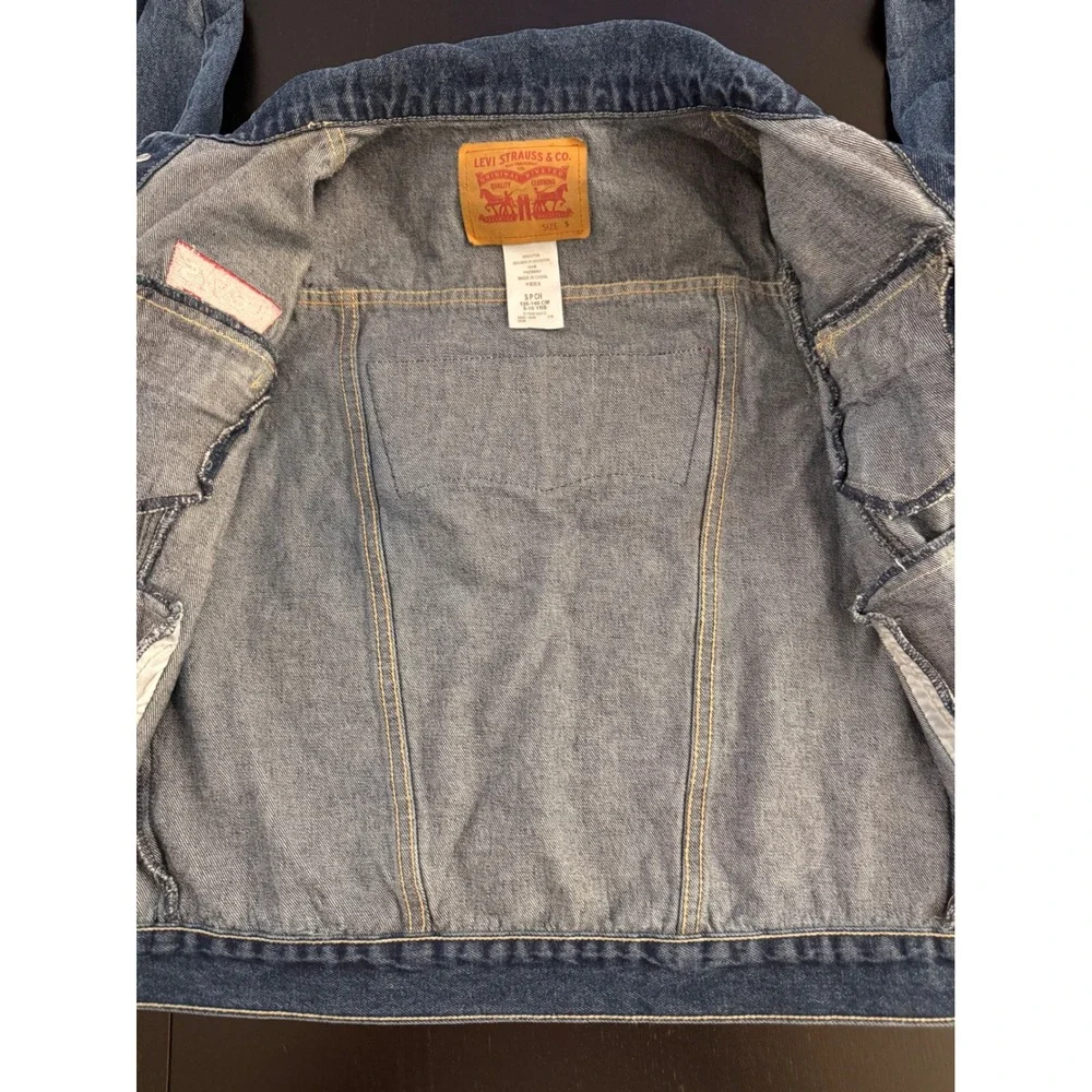 Levi's‎ Boys Denim Trucker Jacket Size S (8-10) Red Batwing Logo Patch - Picture 7 of 9